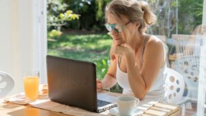 How much does an Amazon affiliate earn
